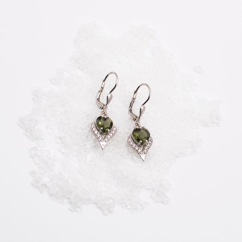 Stříbrné náušnice s vltavínem a zirkony srdce vysací