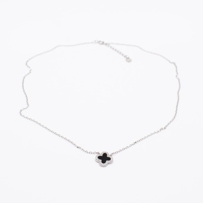 Stříbrný náhrdelník s černým onyxem a zirkony čtyřlístek