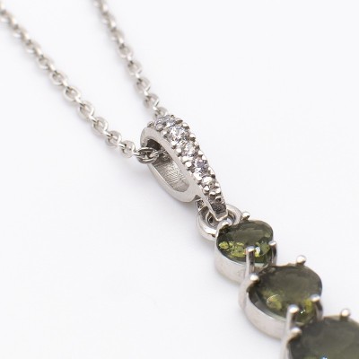 Stříbrný přívěsek s vltavíny a zirkony  3 srdce