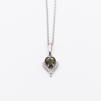 Stříbrný 925  přívěsek s pravým vltavínem / Srdce 7x7 mm.