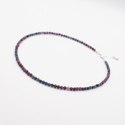 Náhrdelník z broušených safíru a rubínu / Stříbro 925.