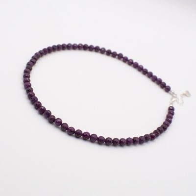 Stříbrný náhrdelník z přírodního broušeného  rubínu - korálky / Stříbro 925.