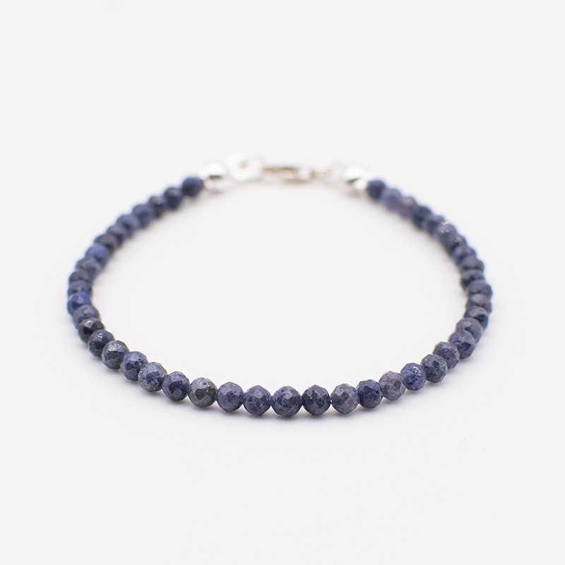 Náramek ze safíru broušené korálky Náramek ze safíru broušené korálky