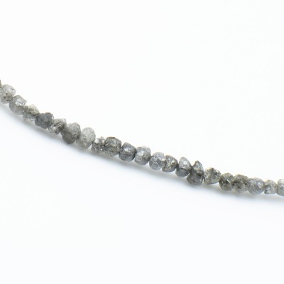 Surový přírodní diamant / Originální neupravený minerál.