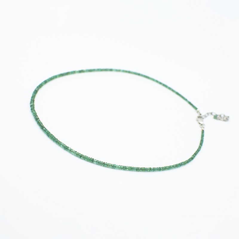 Smaragdový náhrdelník stříbrný broušený Smaragdový náhrdelník stříbrný broušený