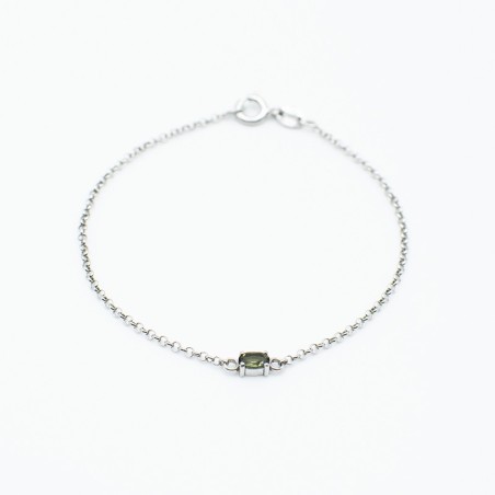 Stříbrný řetízkový náramek s vltavínem 7x5 mm/ Stříbro 925.