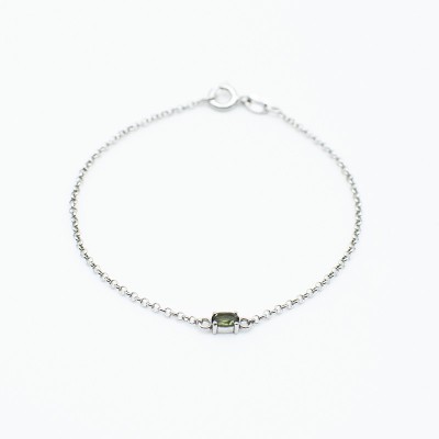 Stříbrný řetízkový náramek s vltavínem 7x5 mm/ Stříbro 925.