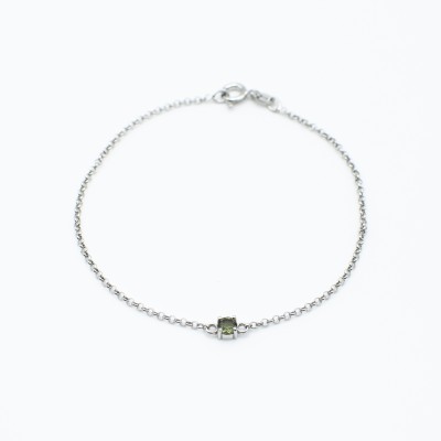 Stříbrný řetízkový náramek s broušeným vltavínem 3,5 mm / Stříbro 925.