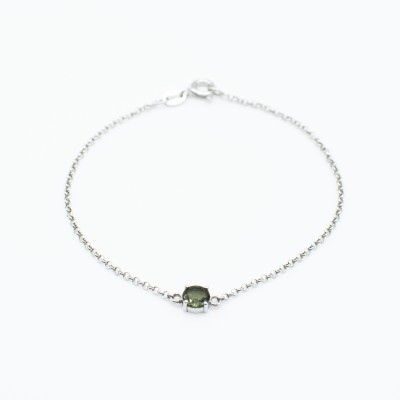 Stříbrný řetízkový náramek s vltavínem , jemný český šperk / Stříbro 925.