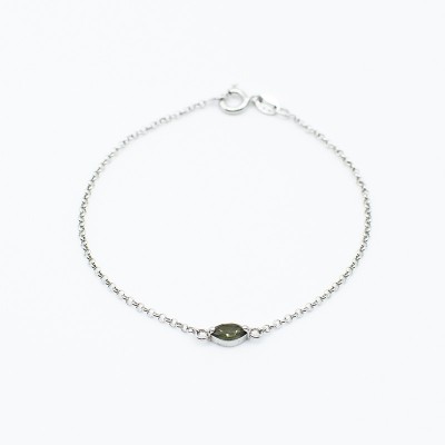 Stříbrný řetízkový náramek s broušeným vltavínem / Stříbro 925.