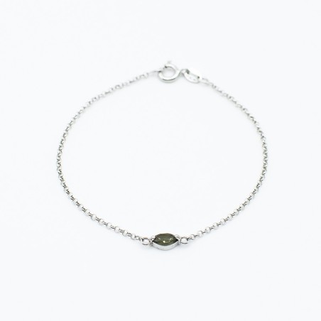 Stříbrný řetízkový náramek s broušeným vltavínem / Stříbro 925.