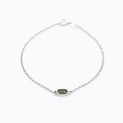 Stříbrný řetízkový náramek s přírodním vltavínem 6x4 mm/ Stříbro 925.