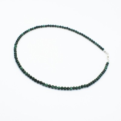 Korálkový náhrdelník z pravého broušeného malachitu / Stříbro 925.