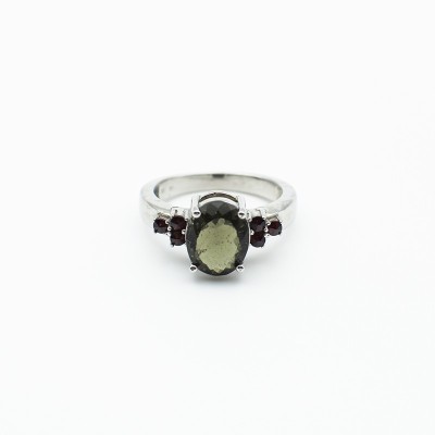 Stříbrný prsten s vltavínem 10x8 mm a českými granáty /Stříbro 925.