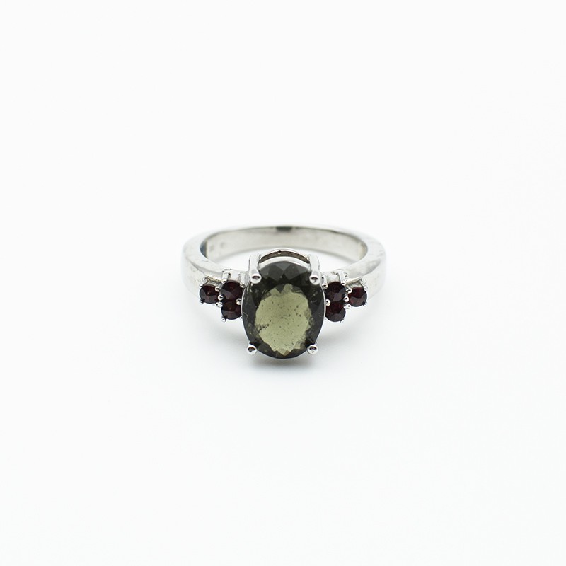 Stříbrný prsten s vltavínem a českými granáty